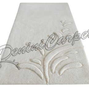 Бял релефен килим